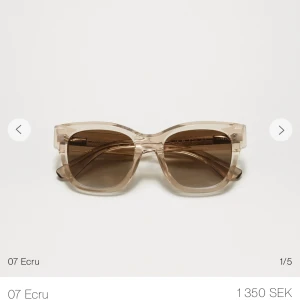 07 chimi - Säljer nu mina chimis 07 Ecru, inga repor, har tyvärr inte kvar boxen. Sparsamt använda, skriv för fler frågor! Nypris ;- 1350