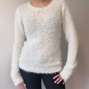 Fluffig tröja - En fin fluffig tröja i jättebra skick 🤍