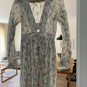 By Malina klänning  - Mycket fin klänning från By Malina. Inget att anmärka på. Storlek XS.