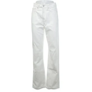 Vita jeans - Vita jeans i modellen Rowe från Weekday! Jättefint skick, storlek W27 L32