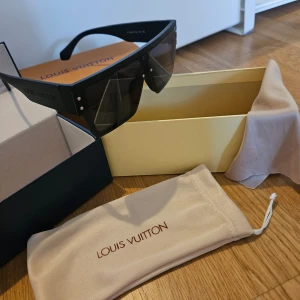 Solglasögon - Jag säljer mina solglasögon