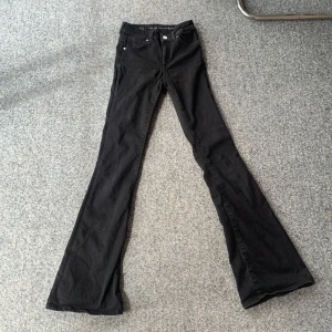 Nerver denim jeans, strl xs - Inga hål nånstans, bra skick, inte low waist. 