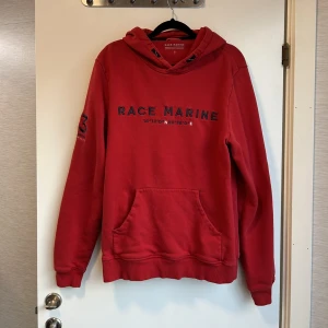 Race Marine Hoodie - Race Marine hoodie i bra skick