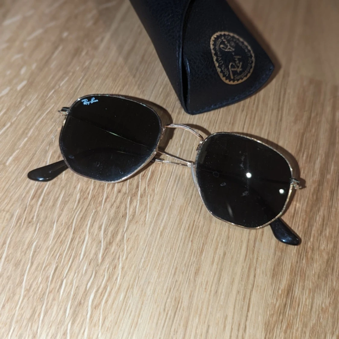 RAY BAN "HEXAGONAL FLAT LENSES" 54 (svart/guld) - 90