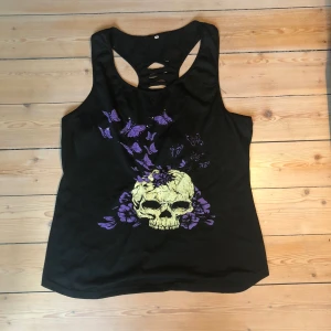 Linne - säljer pga av ingen användning eftersom det icke är min stil.  4XL men skulle säga att de. sttter som M