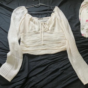 Tröja - Älskar och är mycket användbart!✨ Kan sänka priserna vid snabb affär. Inga defekter:) Är 164cm lång och garderob-utrensar. Kontakta mig för fler bilder💕