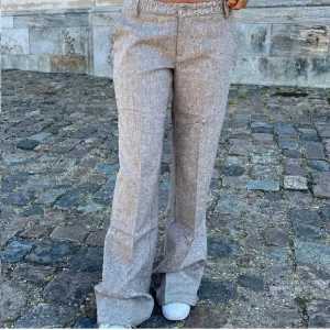 Kostymbyxor  - Fina kostymbyxor från design by si. Använda fåtal gånger och därav i fint skick. 🥰