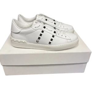 Valentino rockstuds skor  - Helt nya valentino rockstuds skor med box och dustbag aldrig använda i 41