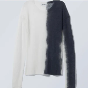 Cool tröja  - Super cool tröja från weekday, skriv privat för fler bilder💘