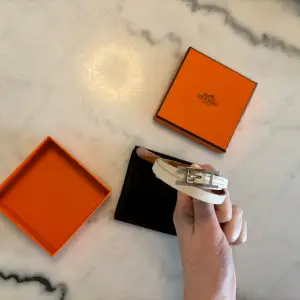 Hermes Behapi White Leather bracelet, silver details. In very good/good condition. Only used a coupe of times. It is perfect for both daily and night out use. Very beautiful piece!