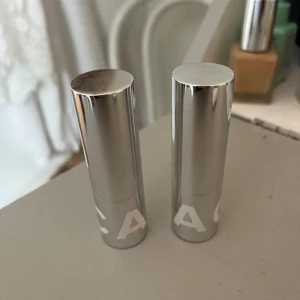 Caia bb stick - caia bb stick i färgerna 20c och 50c, endast testade. Säljer båda för 340kr eller en för 190kr🩷 Tryck gårna på köp nu! ❌50C ÄR SÅLD❌