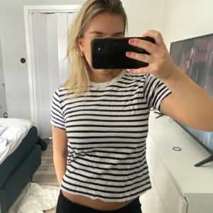 Randig zara t-shirt  - Senast använd 2022, inga defekter 