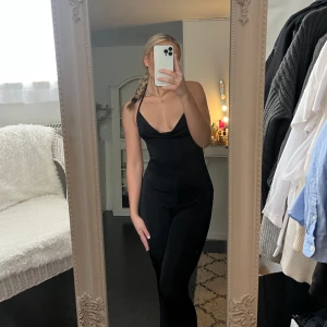 Byxdress - Super fin och festlig byxdress💕jätte fint skick🫶🏻den är stretchig så passar både S och M💕