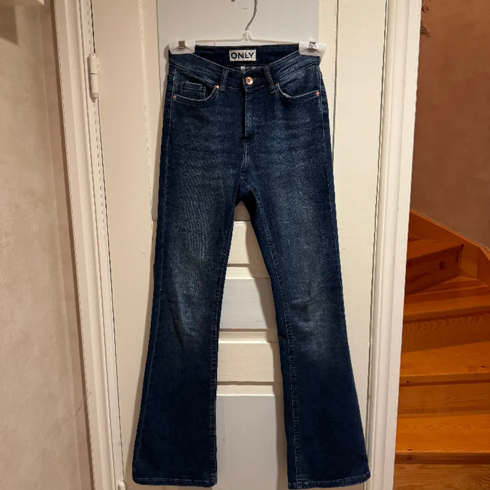 ONLY FLARE BYXA STORLEK XS/30.  Använda 3 gånger. . Jeans & Byxor.