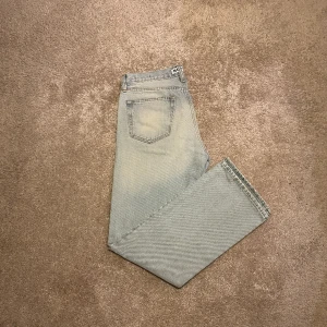 Hope Rush Denim - Hope Rush Denim, ljusblåa, storlek 30. Använda 2-3 gånger, perfekt skick. Kvitto finns. Nypris: 1900 kr. Köp nu för 999 kr. Kontakta mig vid frågor eller funderingar!
