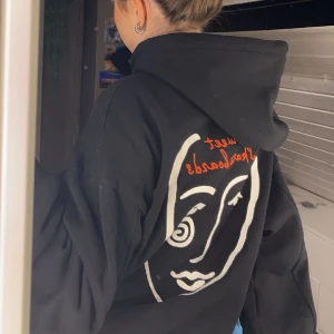 Sweat scateboards Hoodie  - Fin hoodie som aldrig är använd, storlek xs men passar även större då den är lite oversized😊