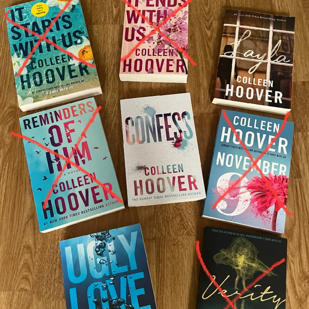 3st böcker av Colleen Hoover. Alla är köpta nya och är skrivna på engelska. 50kr st.. Övrigt.