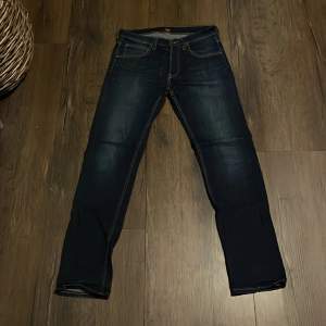 Jeans från lee stretch i väldigt bra skick 10/10 Nypris 1299kr 