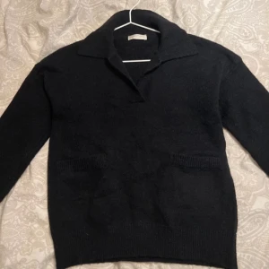 Stickad tröja med fickor  - Stickad tröja med fickor, super fin💞