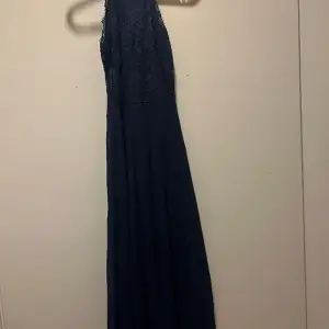  Mörkblå klänning storlek S