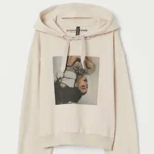 En hoodie i storlek M som kommer ifrån H&M 🥰