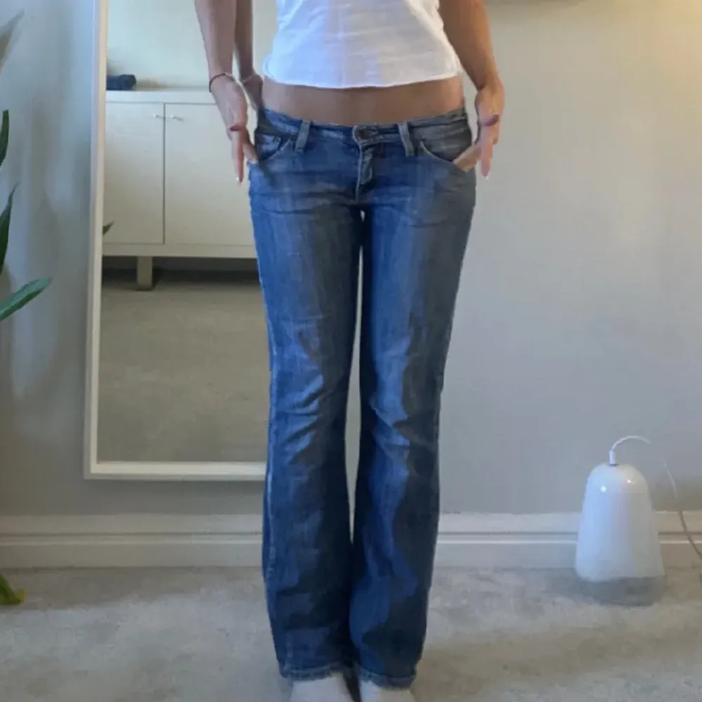 Super fina jeans som inte kommer till andvändning,skriv vid frågor💓. Jeans & Byxor.