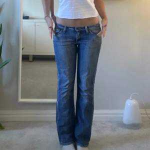 Super fina jeans som inte kommer till andvändning,skriv vid frågor💓