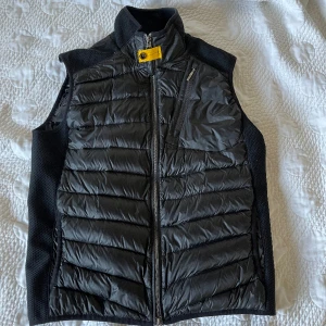 Parajumper väst - Nyskick, säljer pga att den inte används