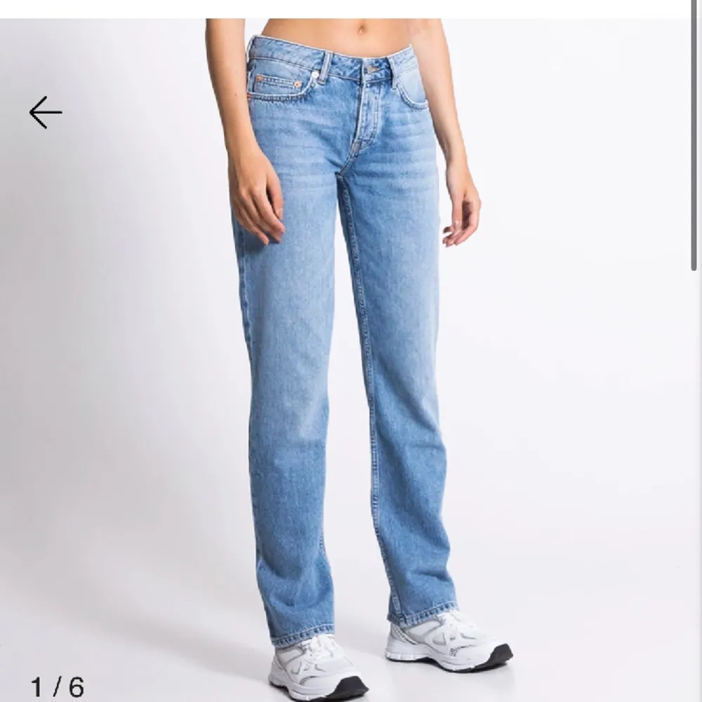 Blåa jeans från lager⭐️ Sparsamt använda så rätt så bra skick💕nypris 400kr💕. Jeans & Byxor.