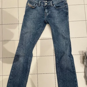 Lågmidjade disel jeans  - Super bra skick? Storlek 25 (32 eu) väldigt små och skinny men kan sys till bootcut.