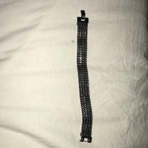 Edland armband  - Hej nu säljer jag mitt Edblad armband. Steriless still. Skick 10/10 knappt använd. Ny pris 600kr. 