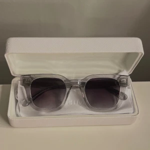 Chimi eyewear - Säljer dessa snygga chimis i modellen 04 grey!! Nypris 1250kr