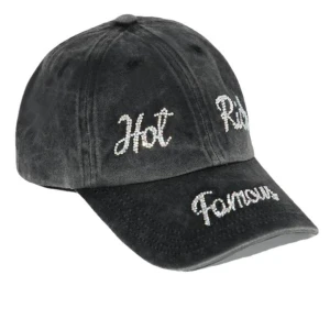HOT RICH FAMOUS - AVAVAV Hot Rich Famous keps✨ Unisex  Nypris: 1300kr Aldrig använd