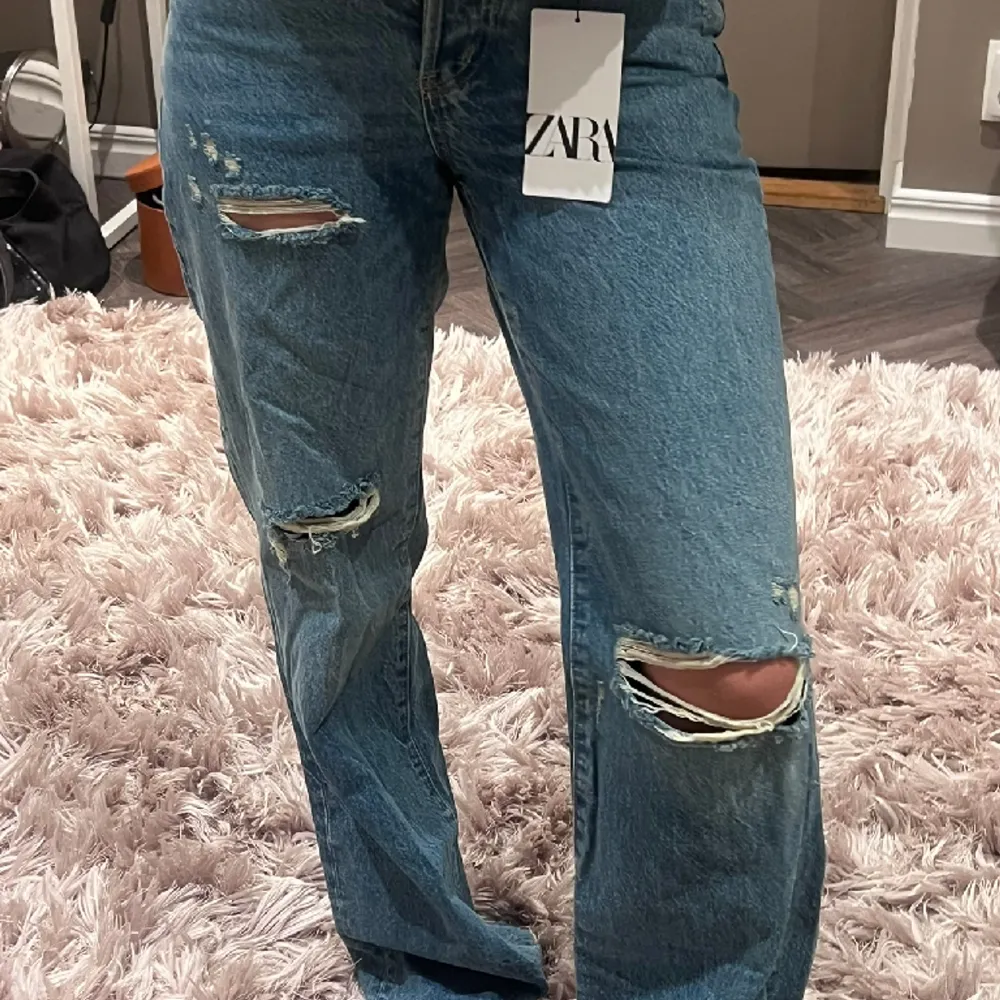 Snygga jeans i storlek 34, dom är lite för stora för mig som vanligtvis har 32. . Jeans & Byxor.