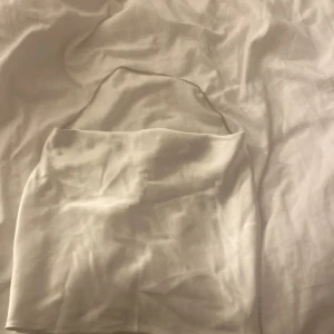 Storlek S  - Vitt i silkes 