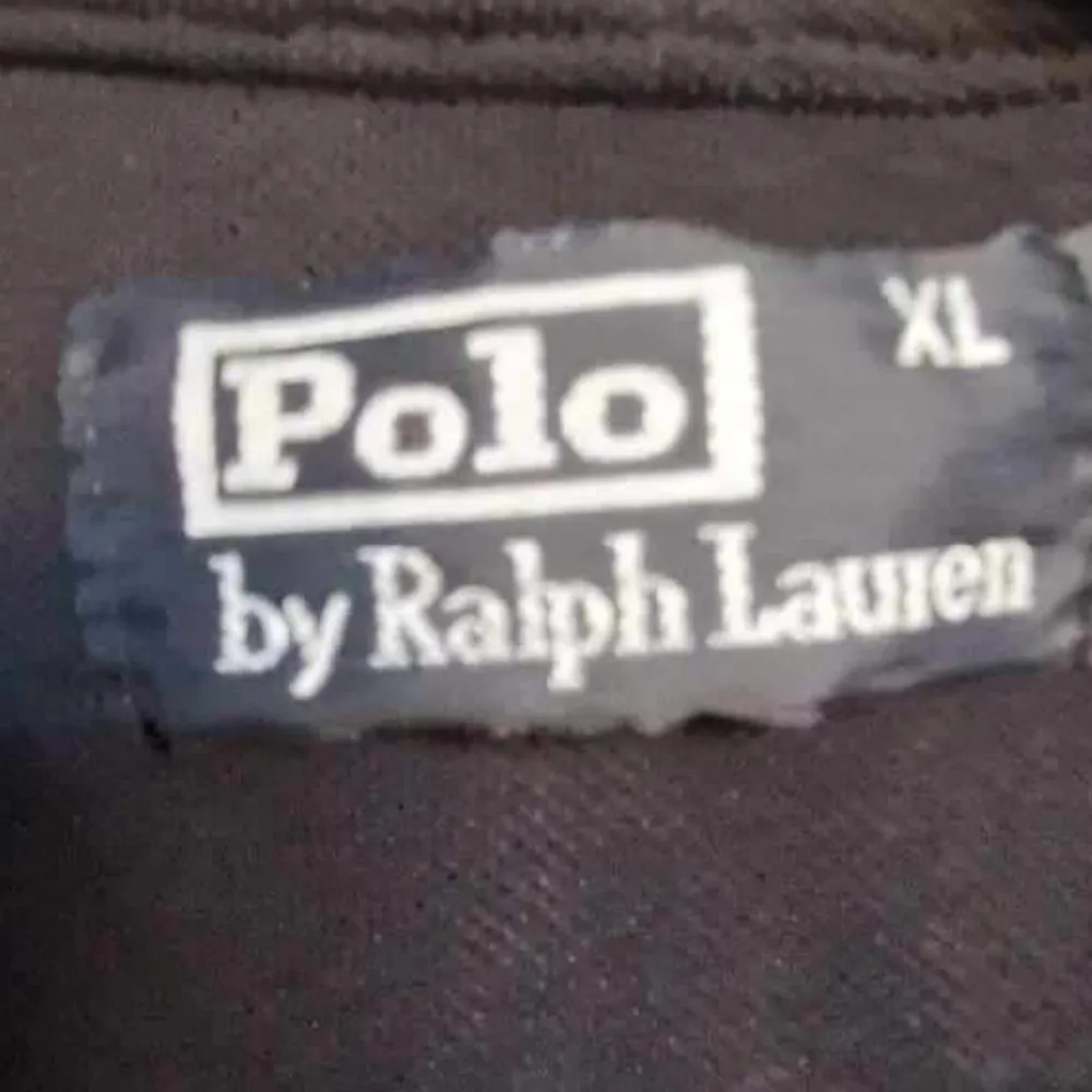 En snygg Ralph Lauren skjorta till sommaren!☀️ Storlek XL men passformen är till storlek M/L.. Skjortor.