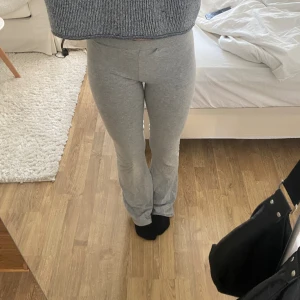 Mjukisbyxor lager 157  - Bara använda nån enstaka gång, mycket bra skick! Strl. M