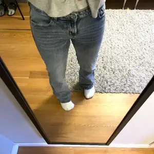 bootcut med low/mid waist 