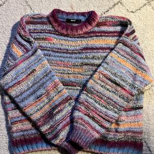 Vårig stickad tröja från BikBok i många olika färger. Köpt för ett tag sen men är i toppenskick!💜💙