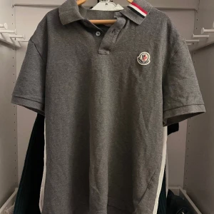 Moncler pike - Oanvänd, köpt i italien i Moncler affär