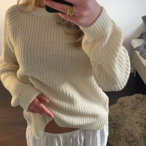 Stickad tröja  - Mysig tröja, aldrig använd💘⚡️
