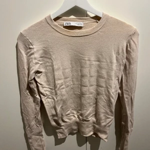 Zara topp - Beige zara top använd med i fint skick