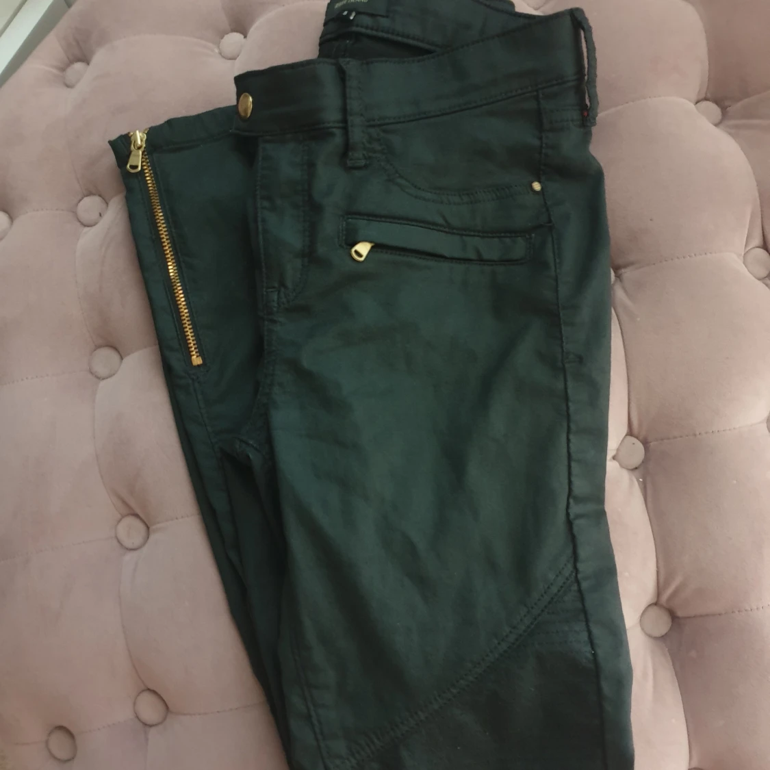 Svarta skinnbyxor i ankel längd - 91