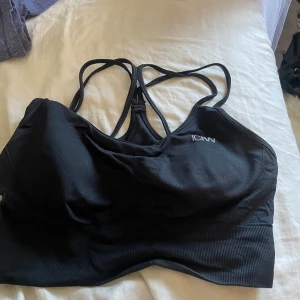 Iciw sport bh  - Bh från iciw som sitter väldigt skönt 