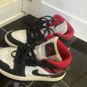 jordans - säljer dom här snygga jordans skorna då dom är för småa