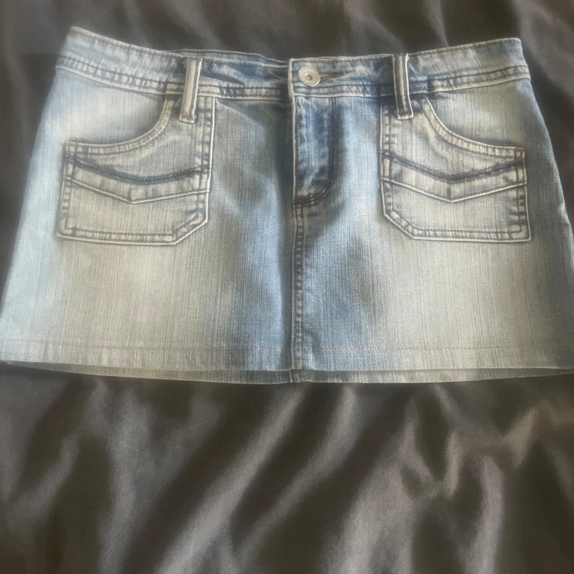 Mini lågmidjad jeans kjol 