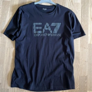 EA7 tshirt - Skick 8/10 Passar som M/L