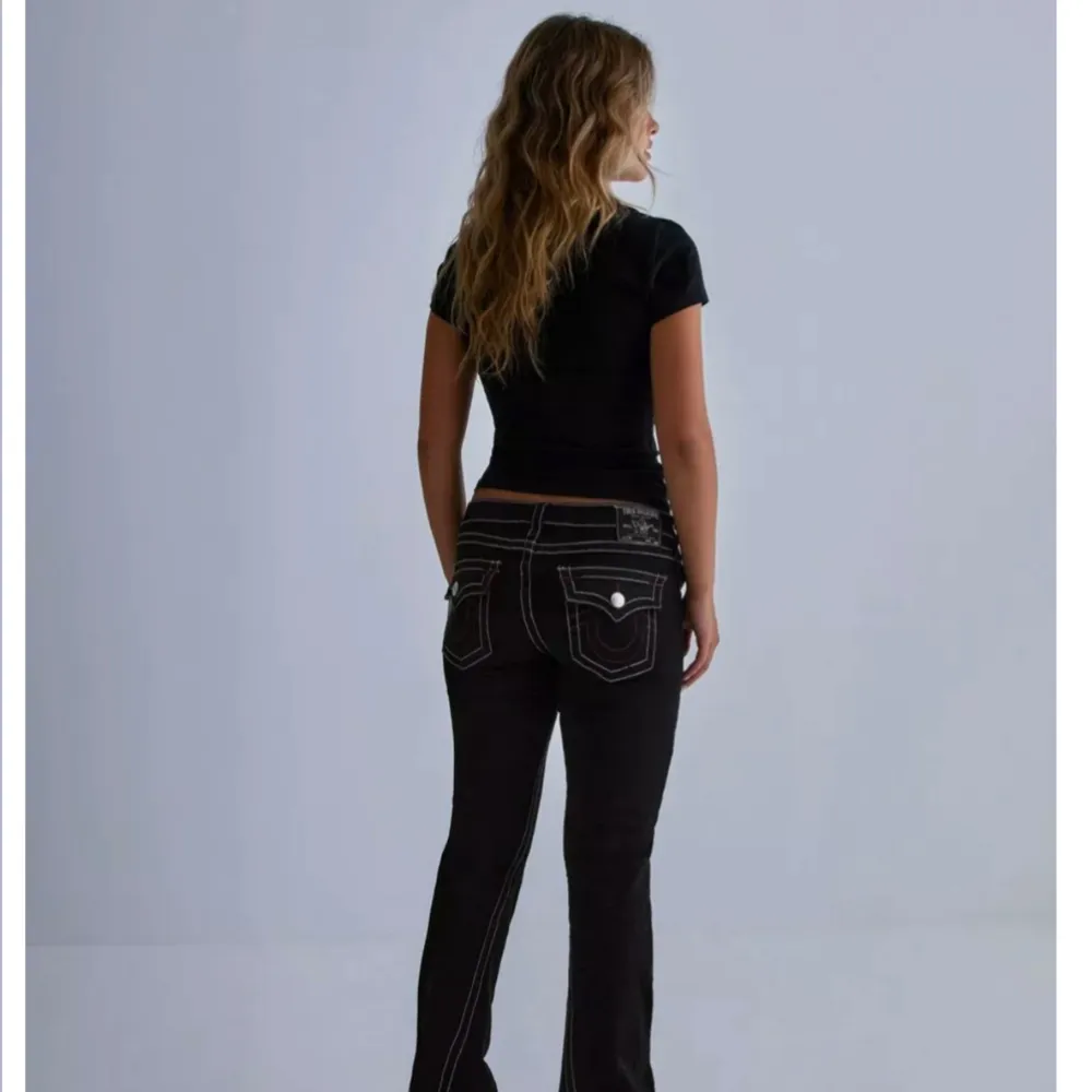 Säljer nu mina favorit jeans för att dom blivit för stora, köpt på raglady!. Jeans & Byxor.