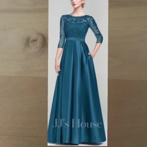 Balklänning  - Mått se lapp, passar dig som är 170 cm lång, är i färgen indigo. Väldigt fin klänning enligt mig så synd bara att den ej passade. Aldrig använd med lappen kvar. Nypris 2800 kr. Billigare vid snabb affär.