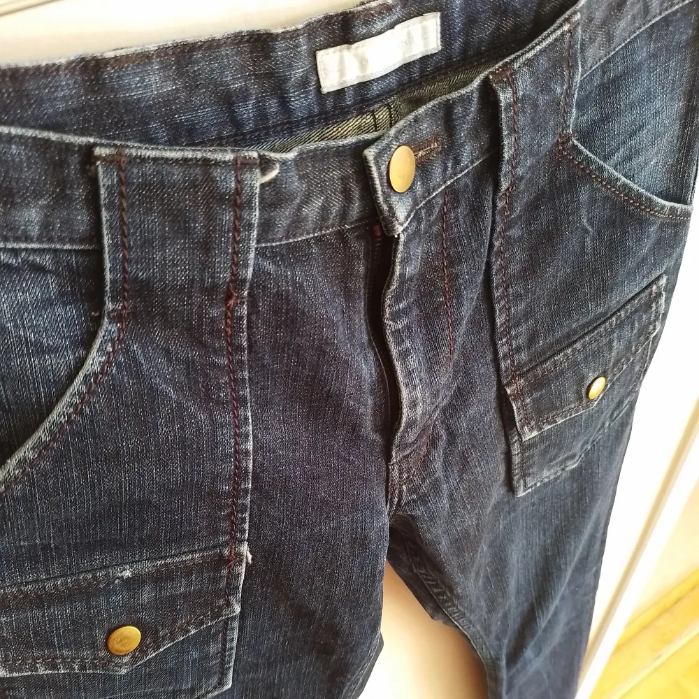 Vintage jeans från japanska Number Nine av Takahiro Miyashita. Uppskattningsvis sent -90tal till -00tal. Grymt fina jeans i mustig blå indigo med extra fickor. Storleken är japansk size 2. Hör av er för mått vid intresse. Jättefint skick.. Jeans & Byxor.